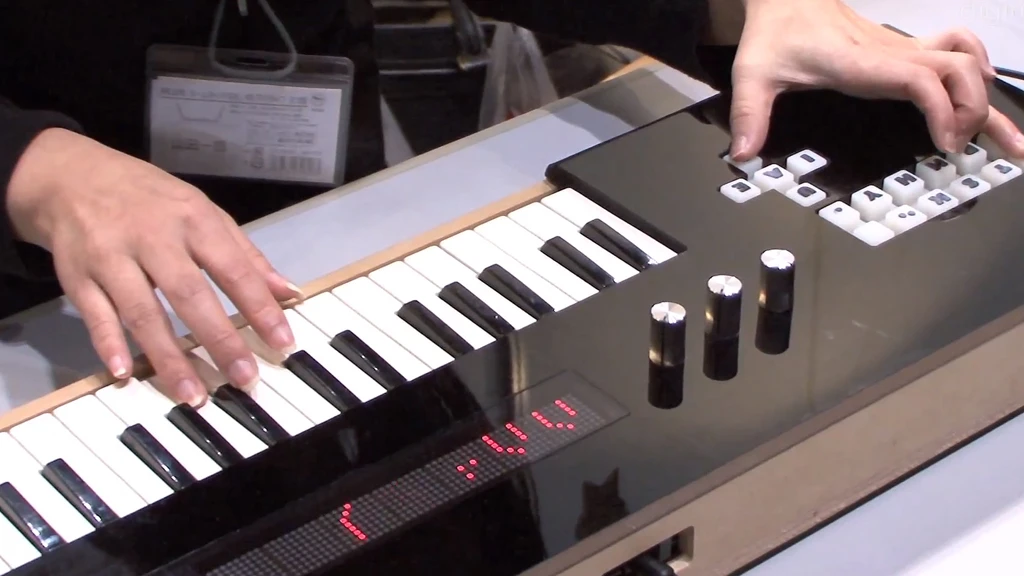 The Vocaloid keyborad lets users input lyrics with their left hand and "sing" with their right (Photo: DigInfo)
