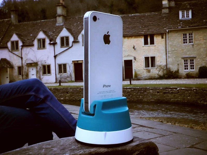 The BubblePod is a clockwork motion control unit which spins your smartphone to help you capture better quality panoramas