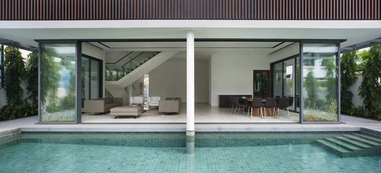 Besides looking great, this swimming pool also cools the air and helps lower the overall temperature (Photo: Jeremy San)