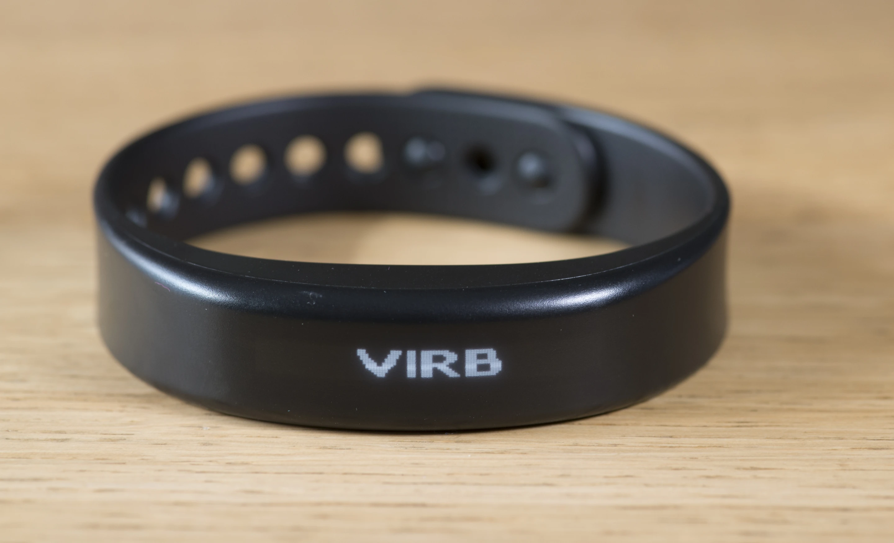 VIRB action cameras can be controlled via the Garmin Vivosmart fitness tracker (Photo: Simon Crisp/Gizmag.com)