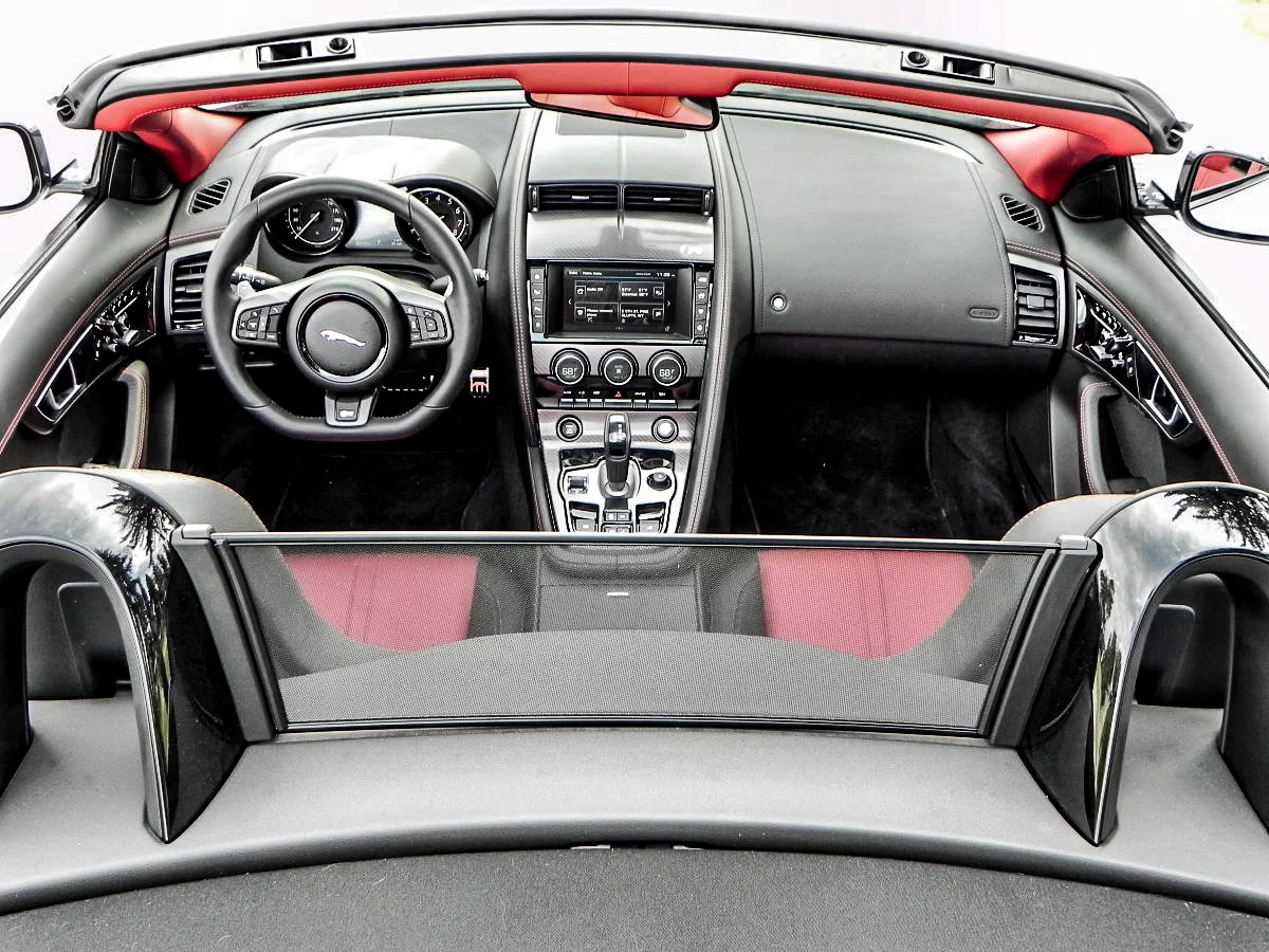 Front dashboard and console in 2016 Jaguar F-Type R