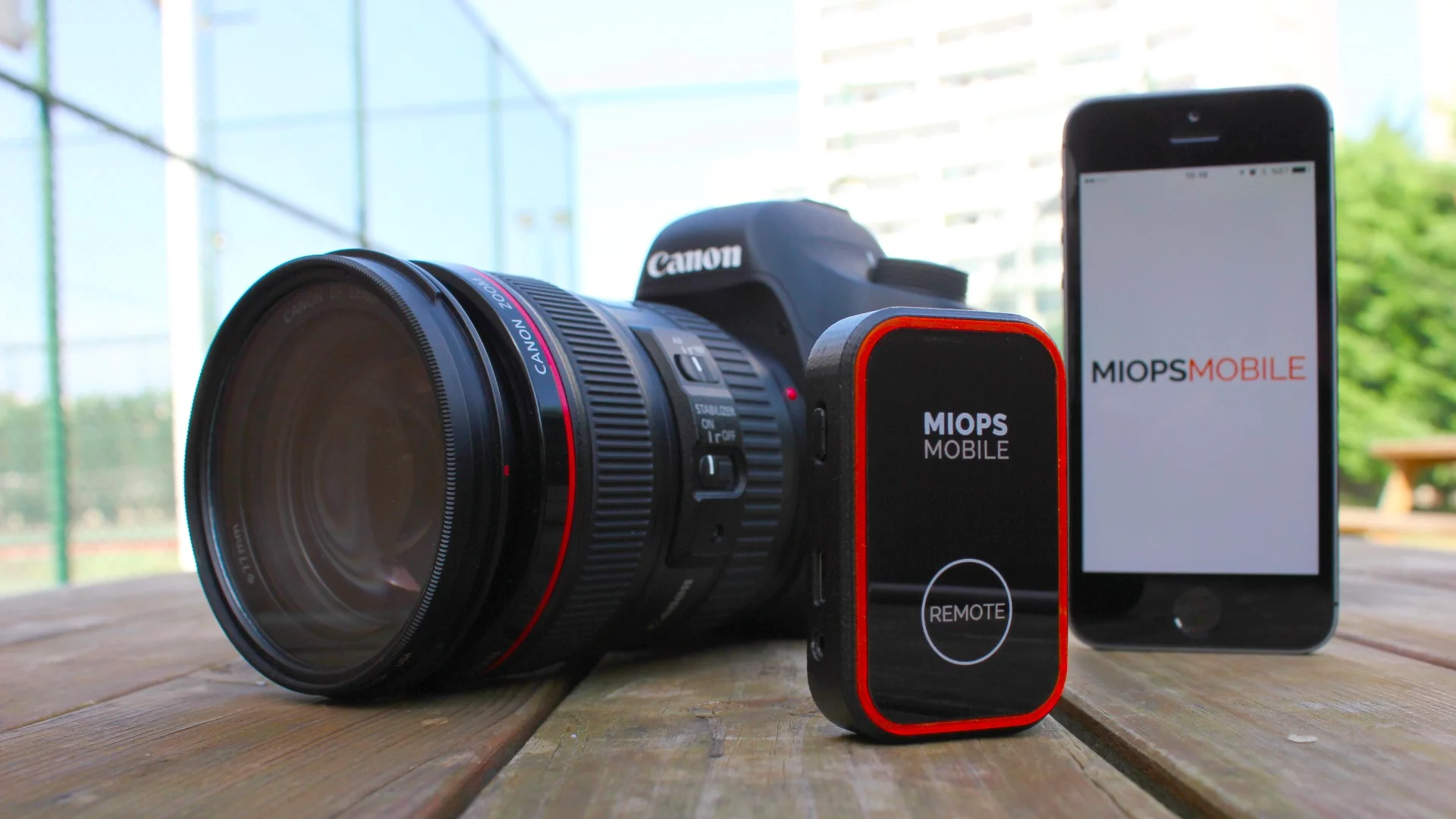 Miops Mobile lets you use a smartphone to remotly trigger a camera
