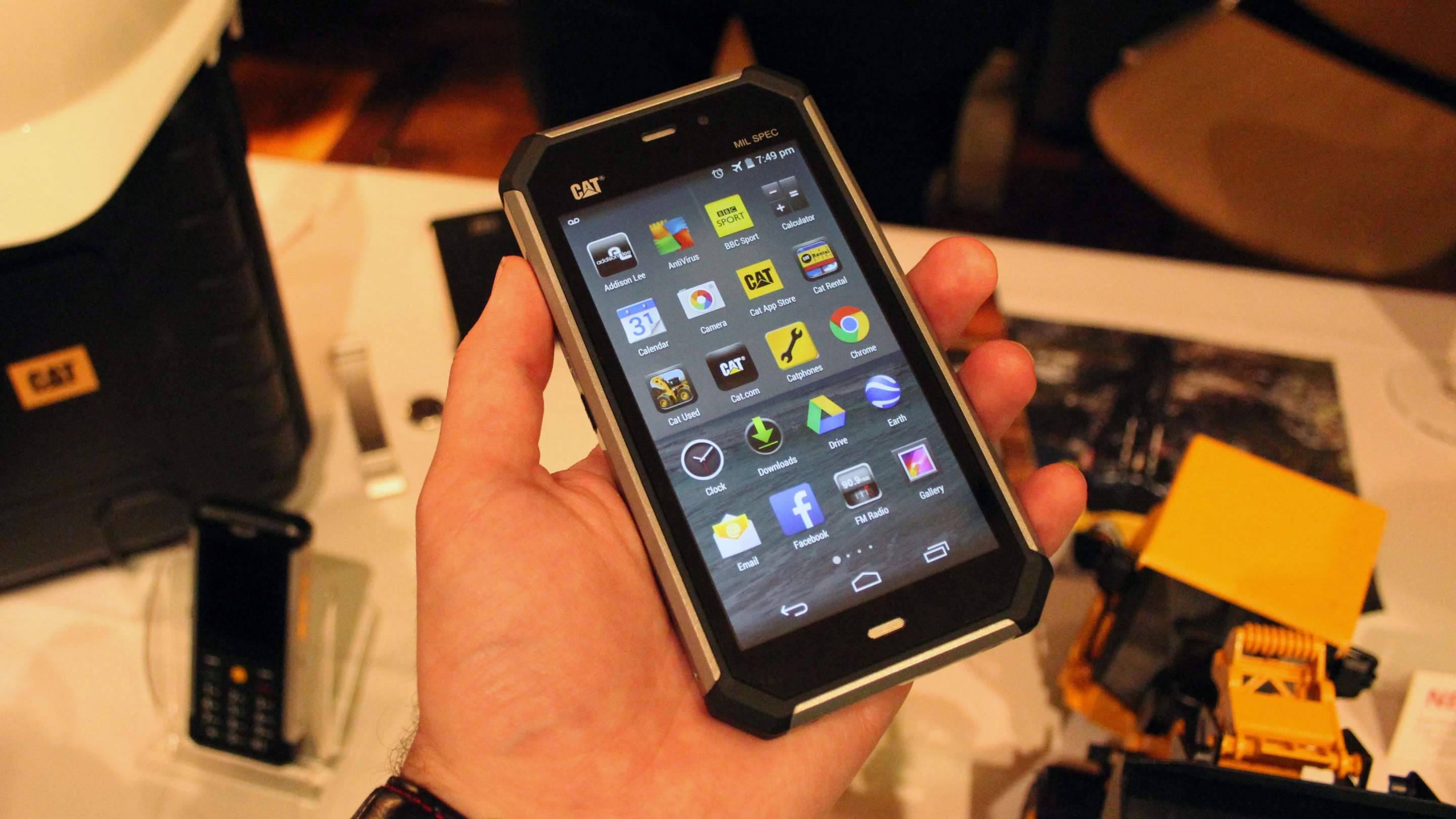 The Cat S50 smartphone's 4.7-inch touchscreen features Gorilla Glass 3 and wet finger tracking (Photo: Chris Wood/Gizmag)