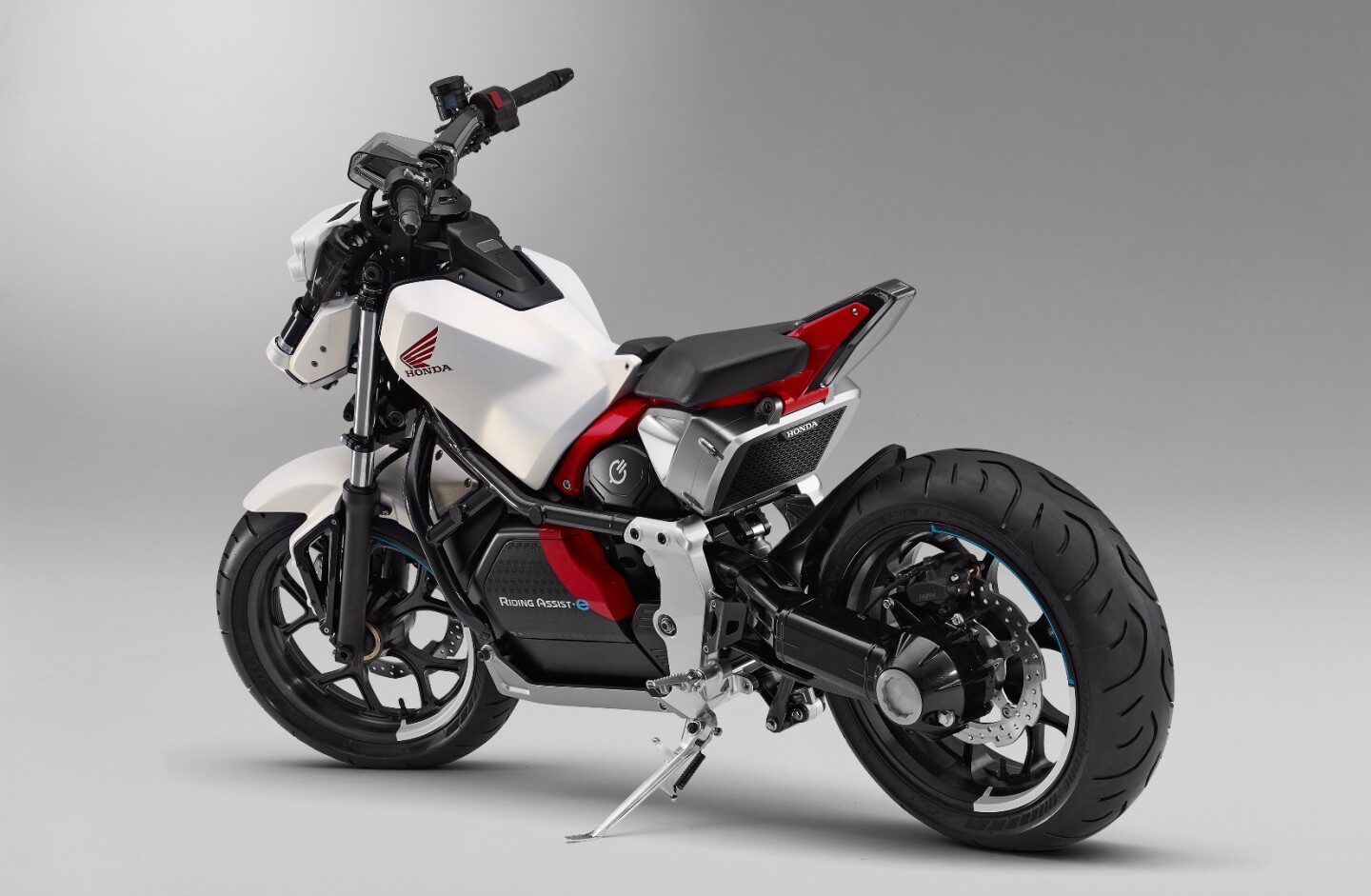 The gyroscopic self-balancing device appears to be located between the rider's thighs, and though it is likely that power is delivered via an electric hub motor, the single-sided swing-arm seems disproportionately large and there may be additional Honda engineering magic contained therein.