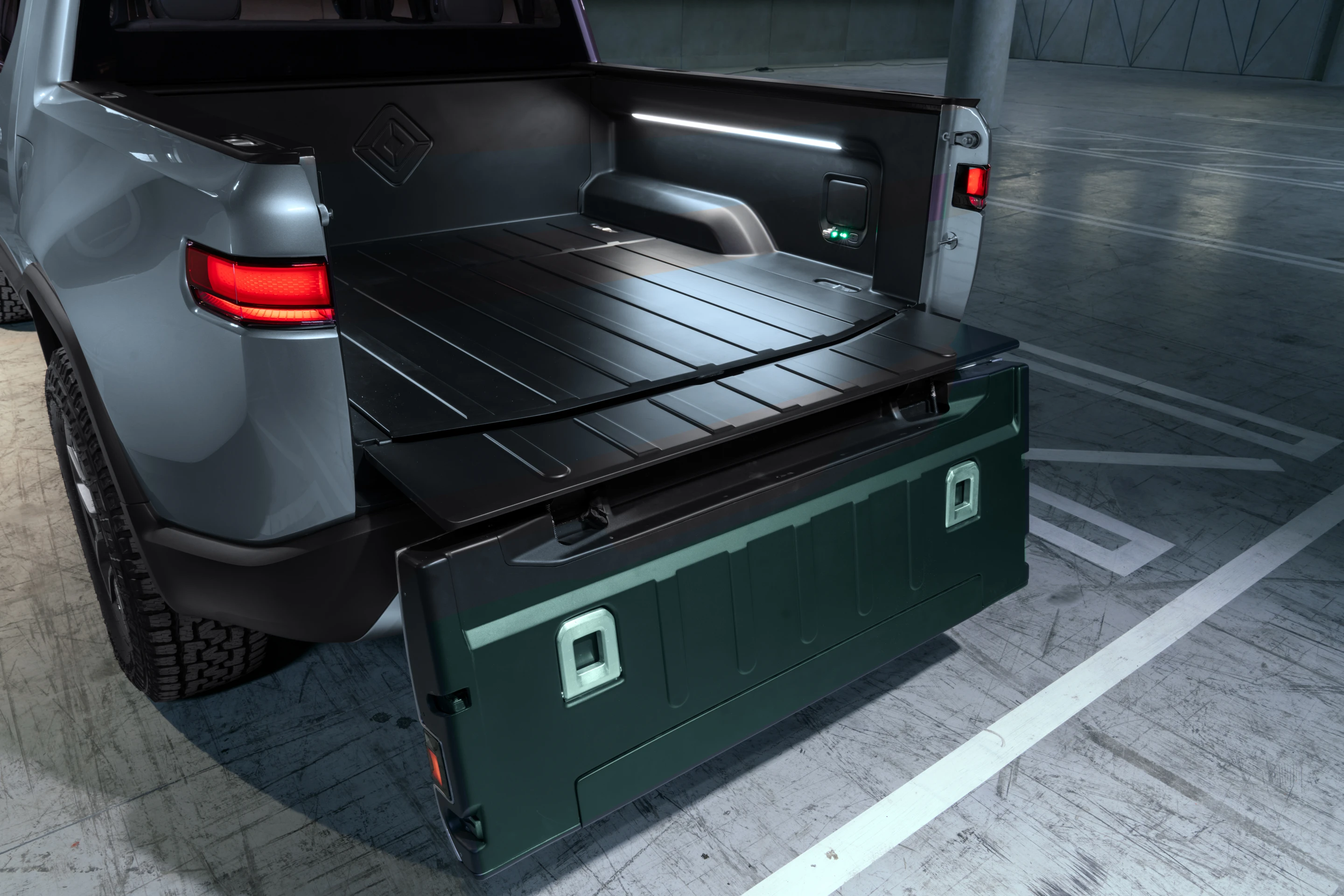 Popping the Rivian R1T tailgate