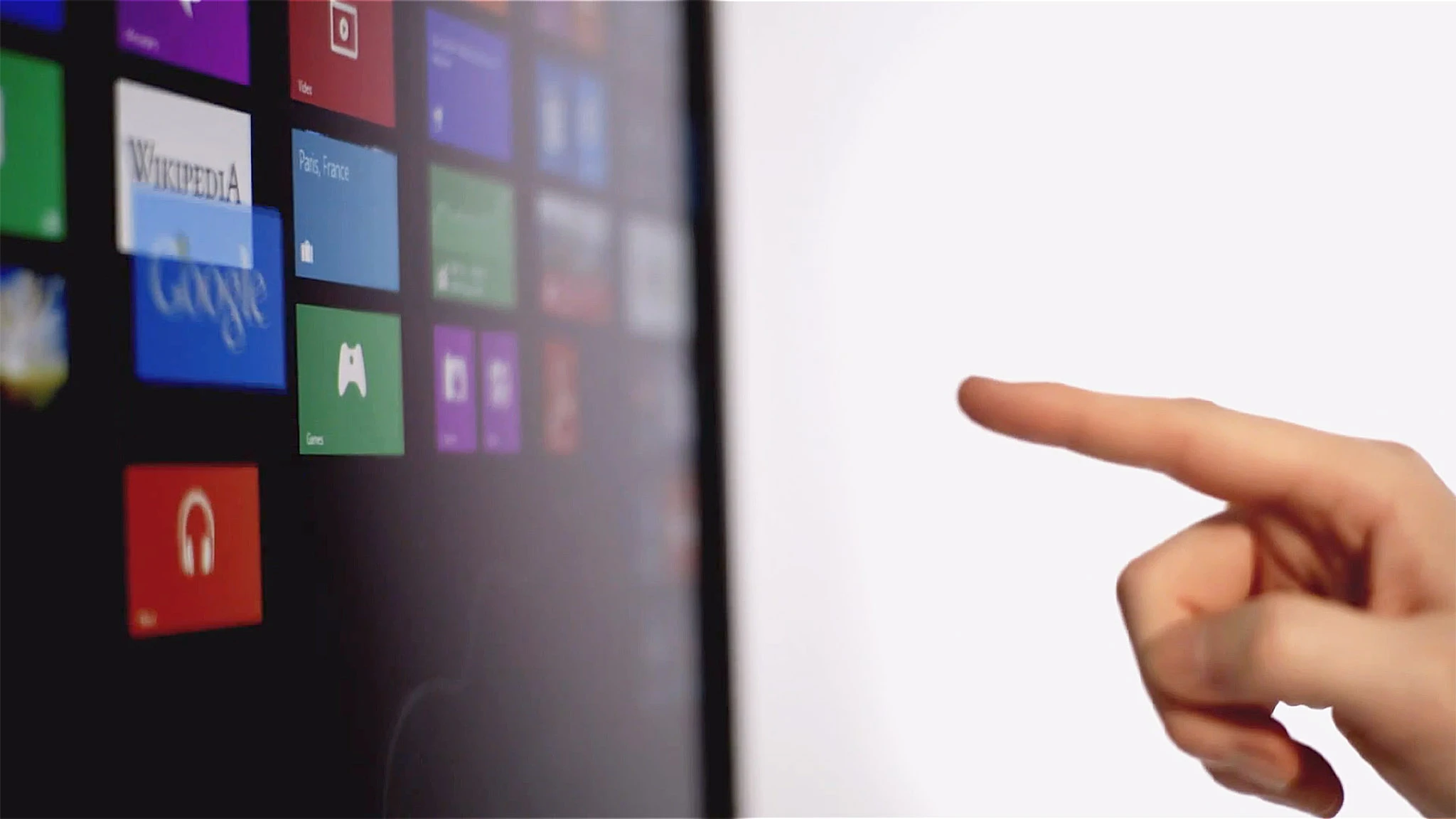 Leap Motion is building up to its July release with a new video showing its interaction with Windows