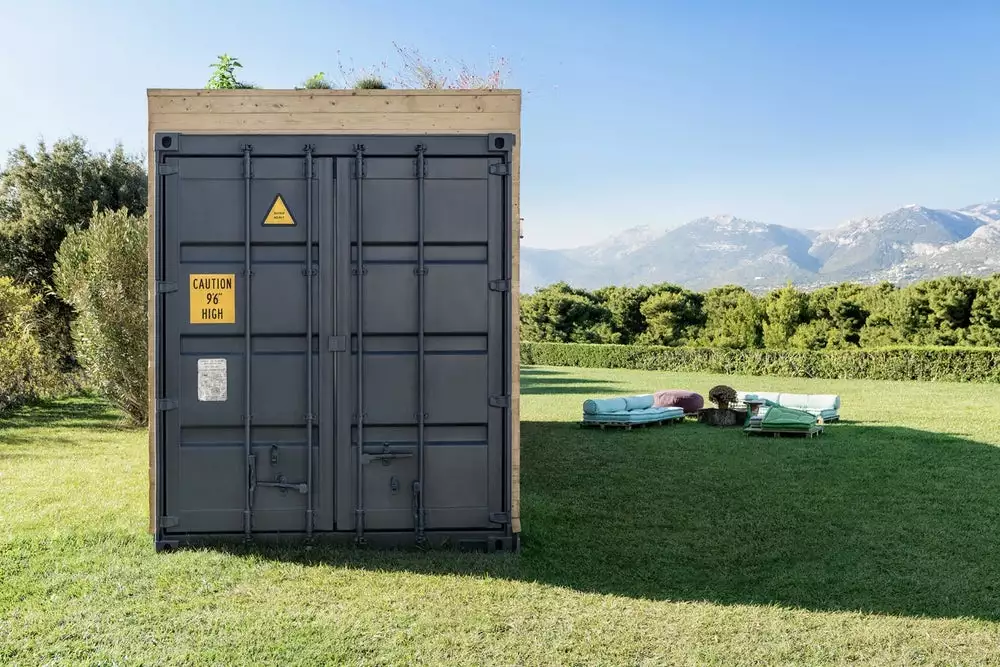 Cocoon Modules' shipping container house has a total floorspace of 320 sq ft (29.7 sq m) as standard