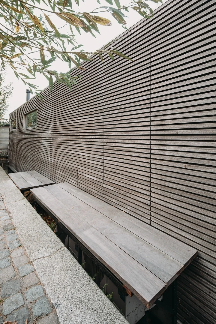The land-facing part of the home offers privacy from passing traffic
