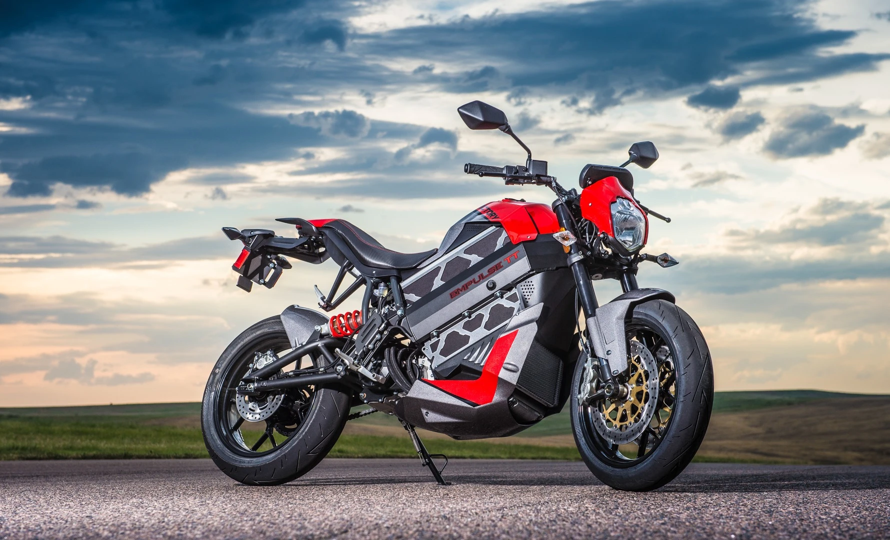 The Victory Empulse TT is designed for both sporty riding and casual commuting