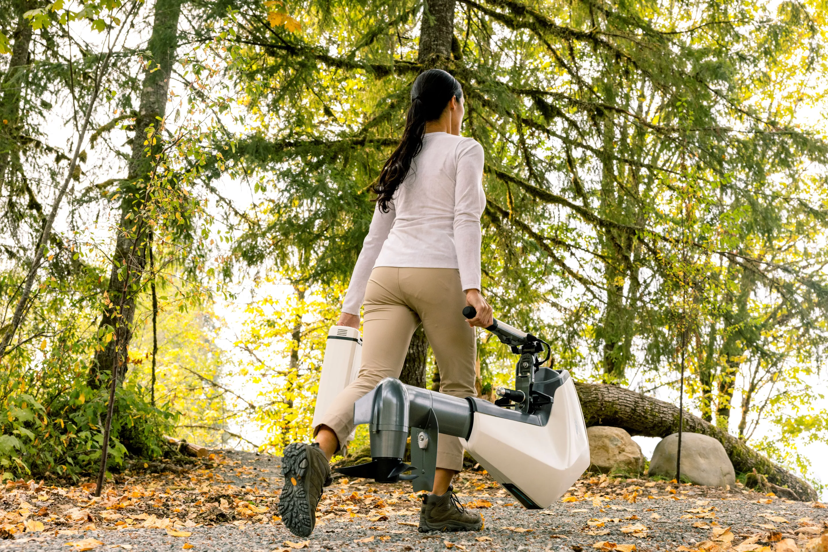 The Avatar 7.5e tips the scales at 43 lb, excluding the 16-lb battery