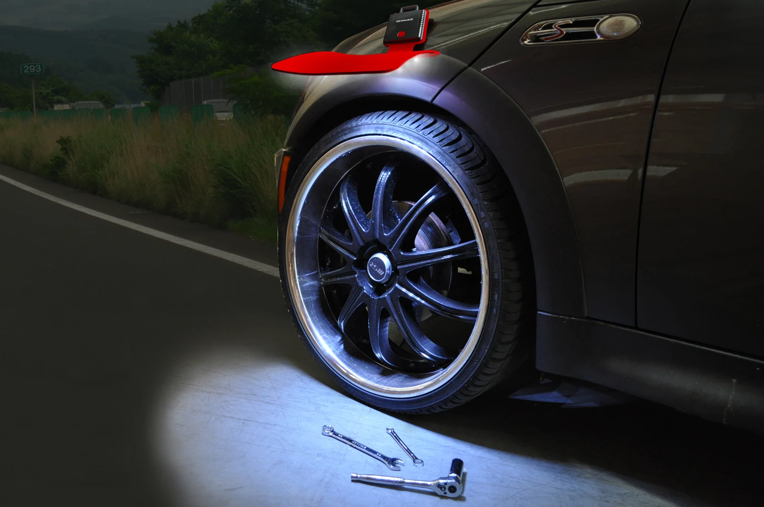The FLEXiT Light can stick to metallic surfaces, using its two rare earth magnets