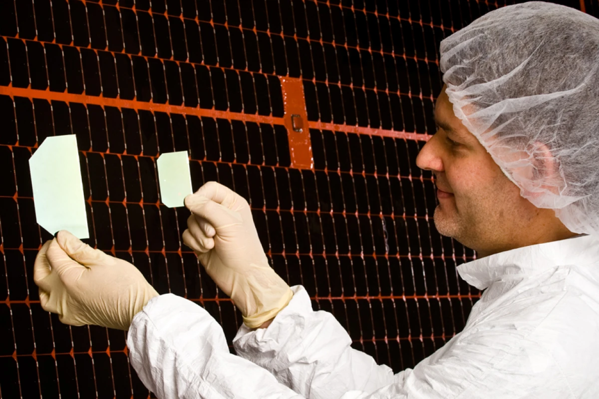 Boeing subsidiary Spectrolab has announced it will mass-produce a 39.2 percent efficiency solar cell