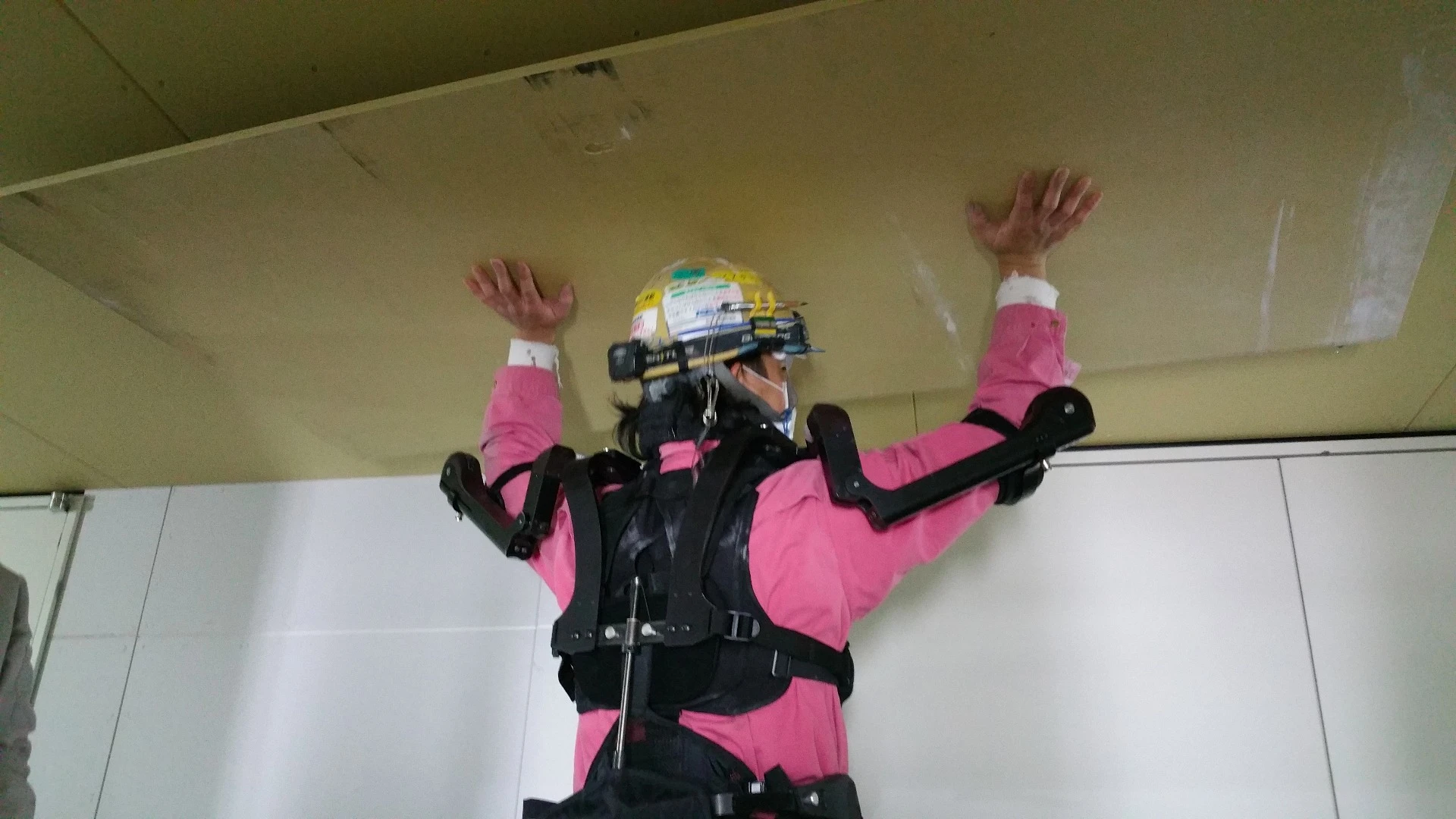 The shoulderX module of the MAX system in use