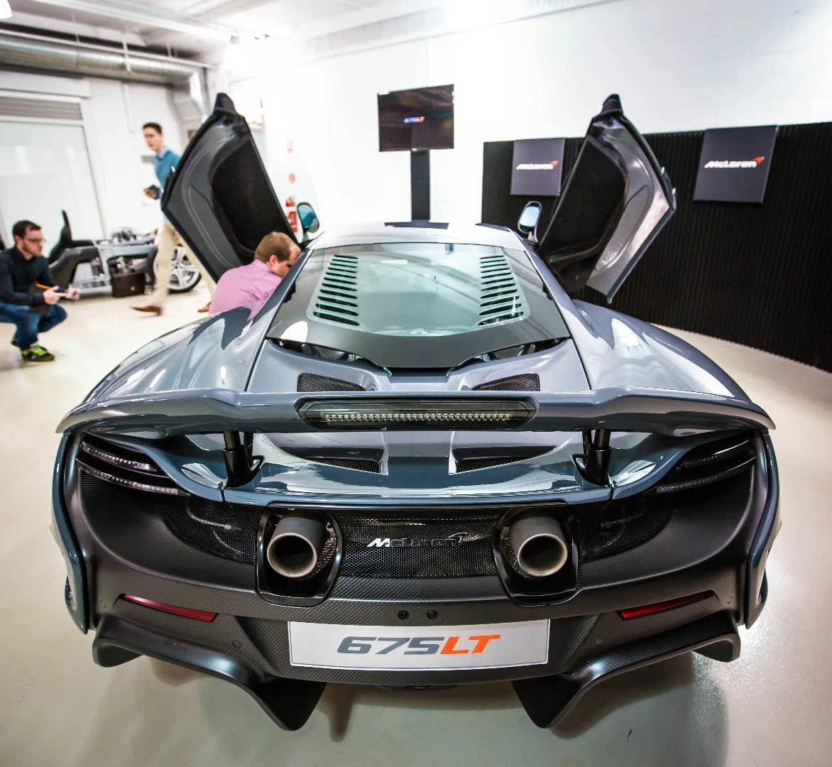 The 675LT gives other drivers a sneak peek at what's under its skin thanks to the mesh at the back