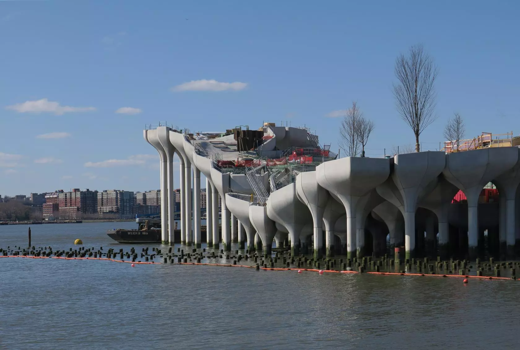 Little Island consists of 280 concrete piles which support planters arranged in an undulating pattern