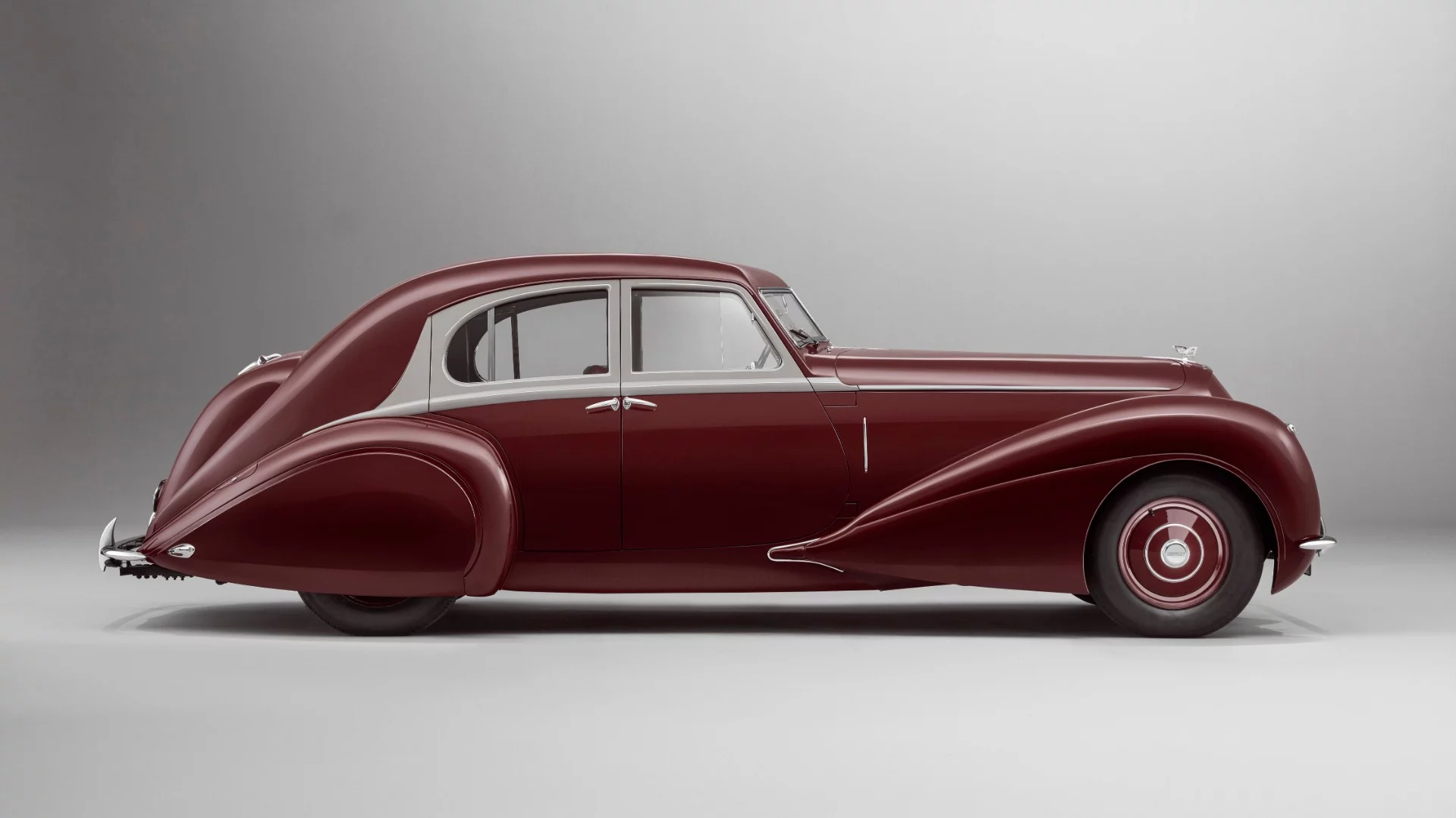 Using only the original technical drawings, Mulliner (Bentley’s in-house bespoke and coachbuilding division), built his unique 1939 Corniche using original Corniche and MkV mechanical components and a completely re-made body, identical in every detail to the original