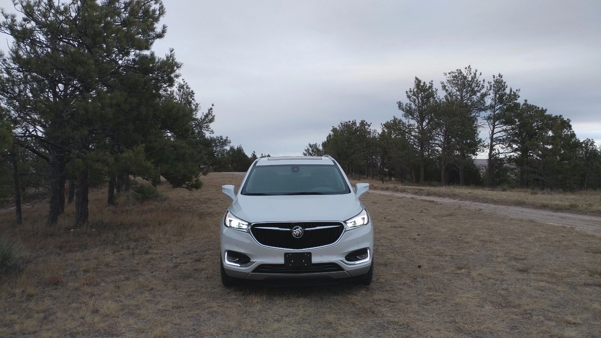Powering the 2018 Enclave is a new-generation 3.6-liter V6 that outputs 302 horsepower