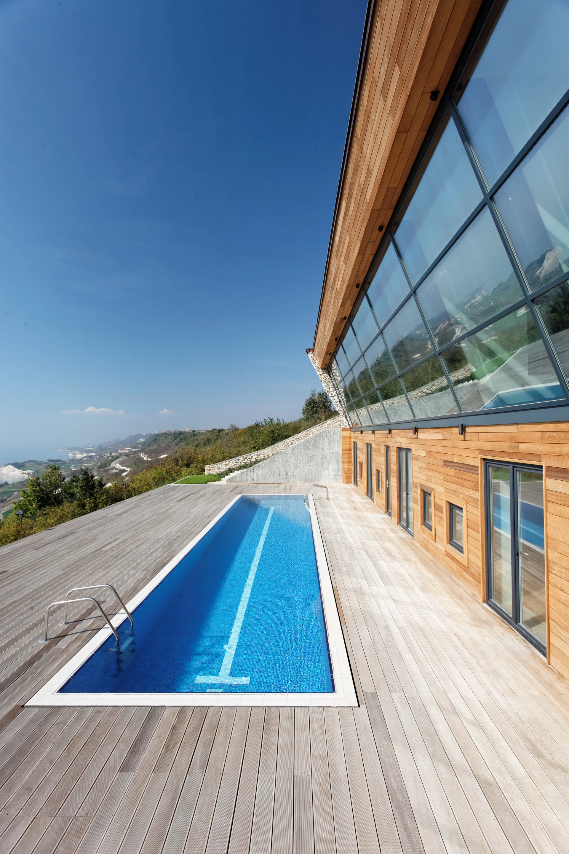 Equinox House's south-facing pool doubles as a reflector, bouncing light into the house (Photo: Ignatov Architects)