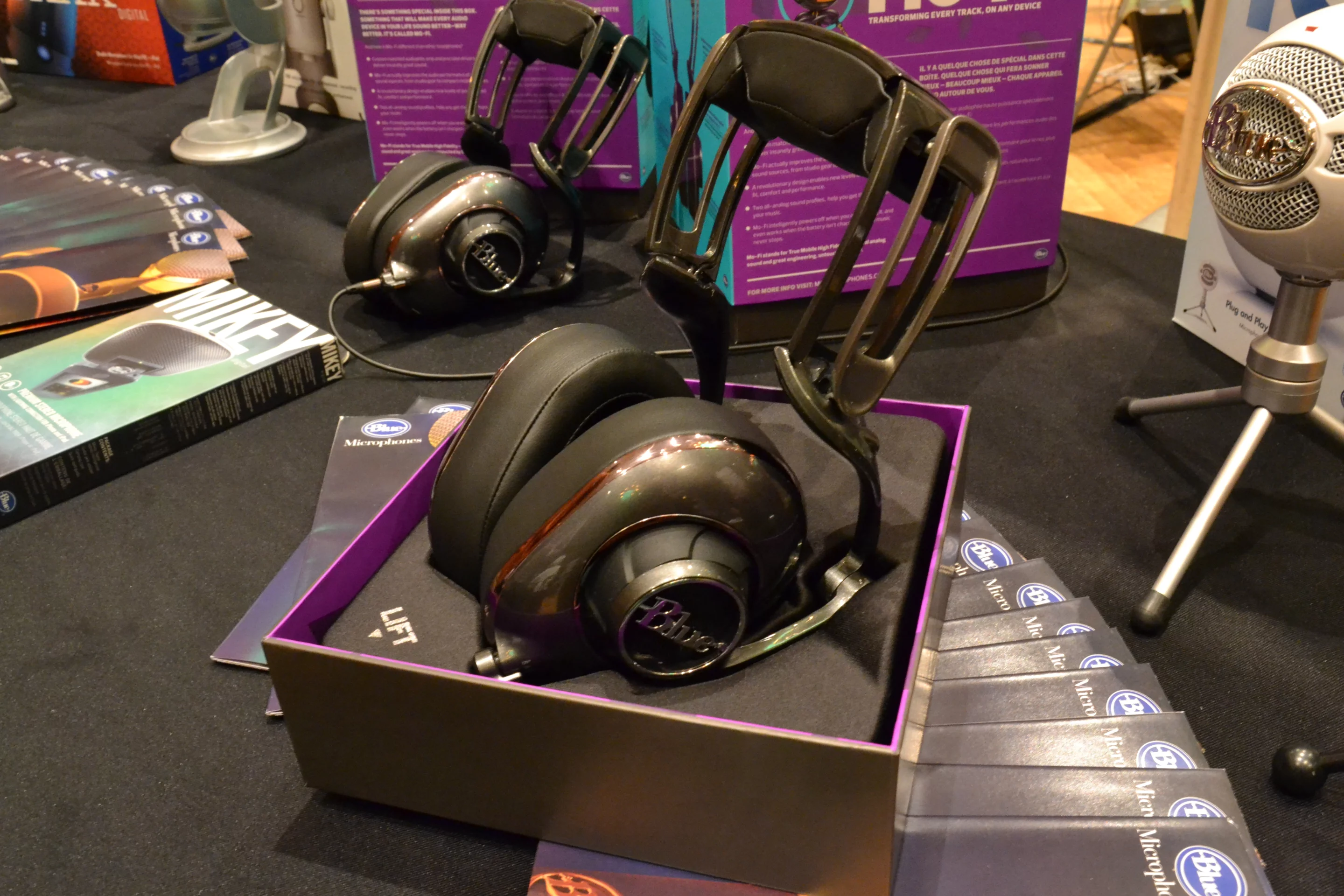 The Mo-Fi headphones in compact mode at IFA 2014 (Photo: Paul Ridden/Gizmag)