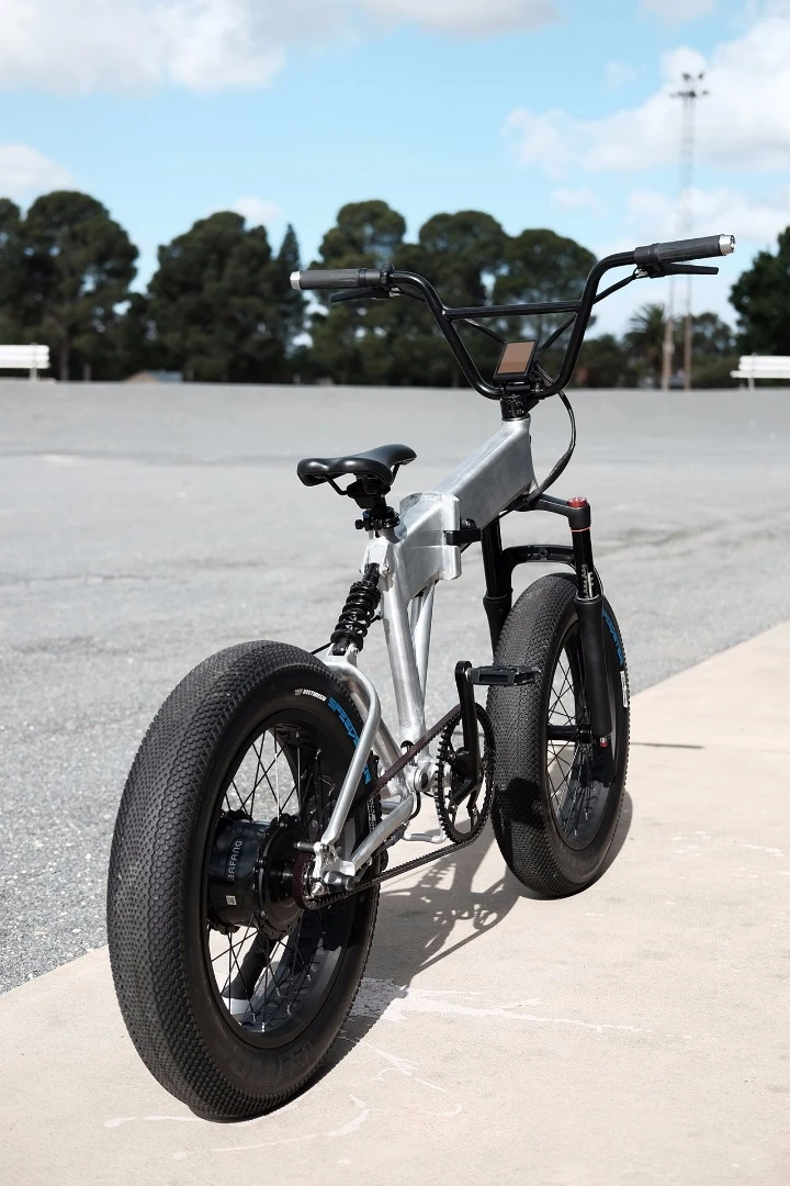 The Billy's top motor-assisted speed is 20 mph (32 km/h), and there are five levels of electrical assistance to choose from