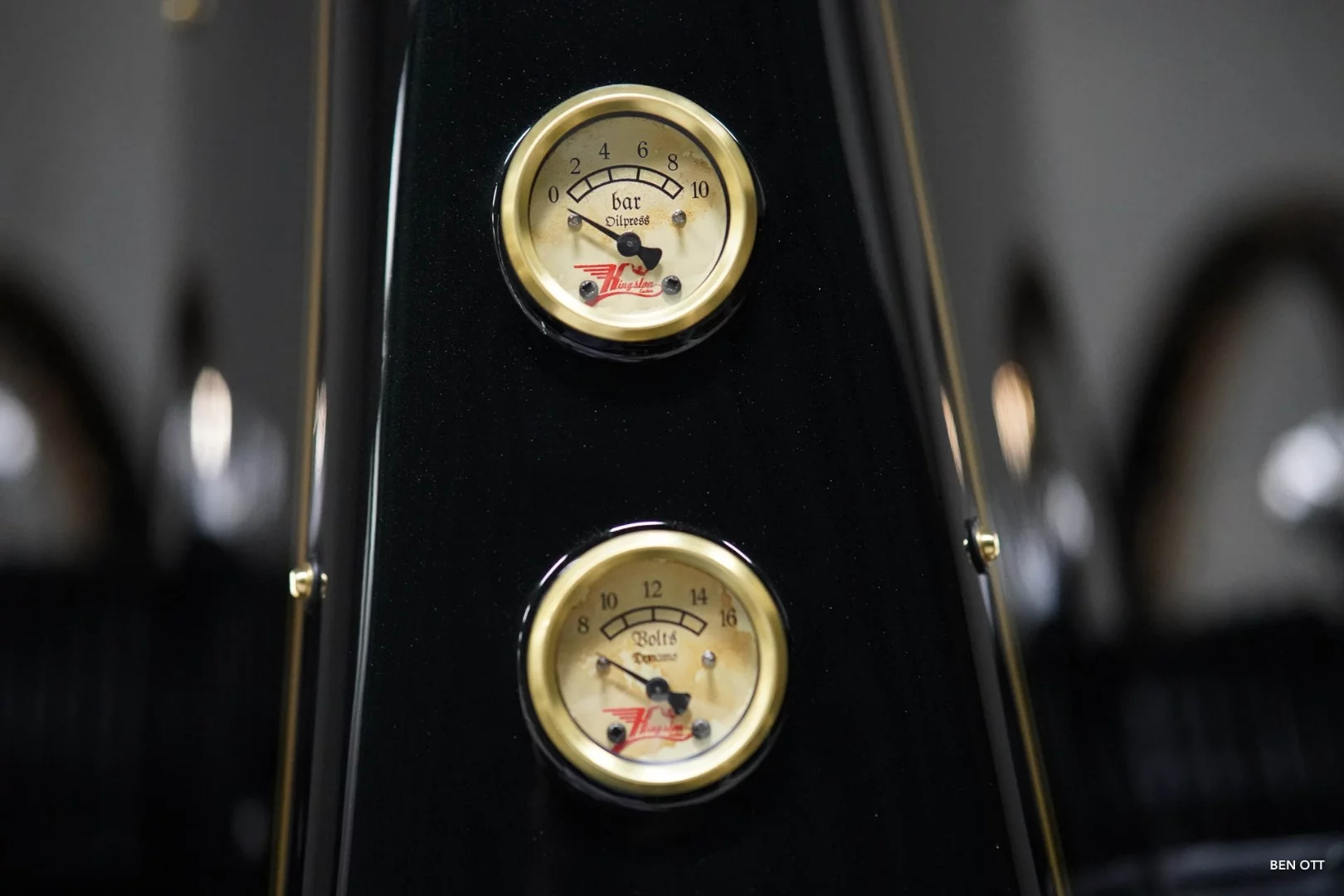 Black Phantom: custom gauges