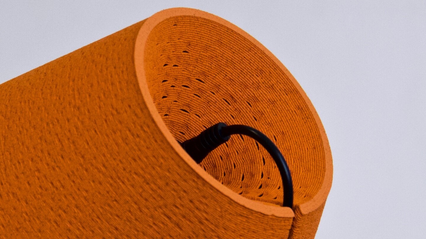 A close look at the peel-like texture of the Ohmie lamp