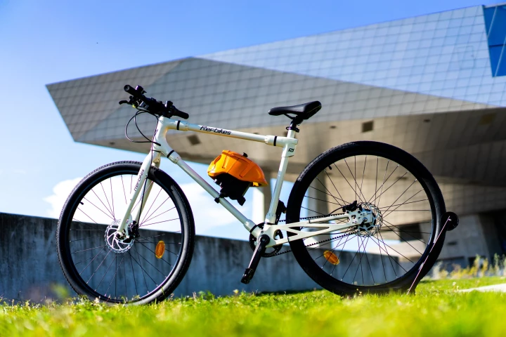 Unlike the standard welded frame, the REF frame can quickly break down into a series of tubes and hubs, making frame repair as simple as swapping in brand-new replacement pieces