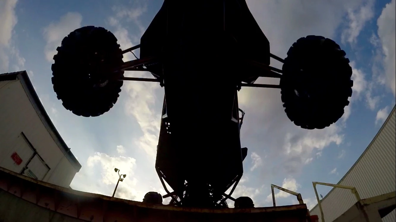 The SkyRunner has 15 in of ground clearance - or a whole lot more with its propeller and parachute running