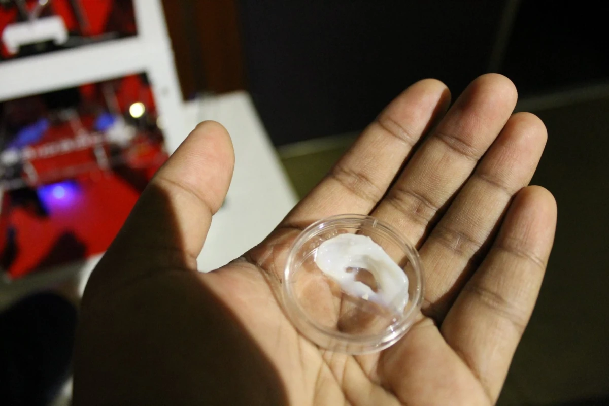 A miniature artificial ear printed with living cells (Photo: BioBots)