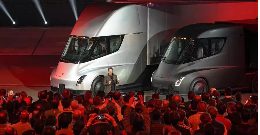 Elon Musk announces the Tesla Semi in November 2018