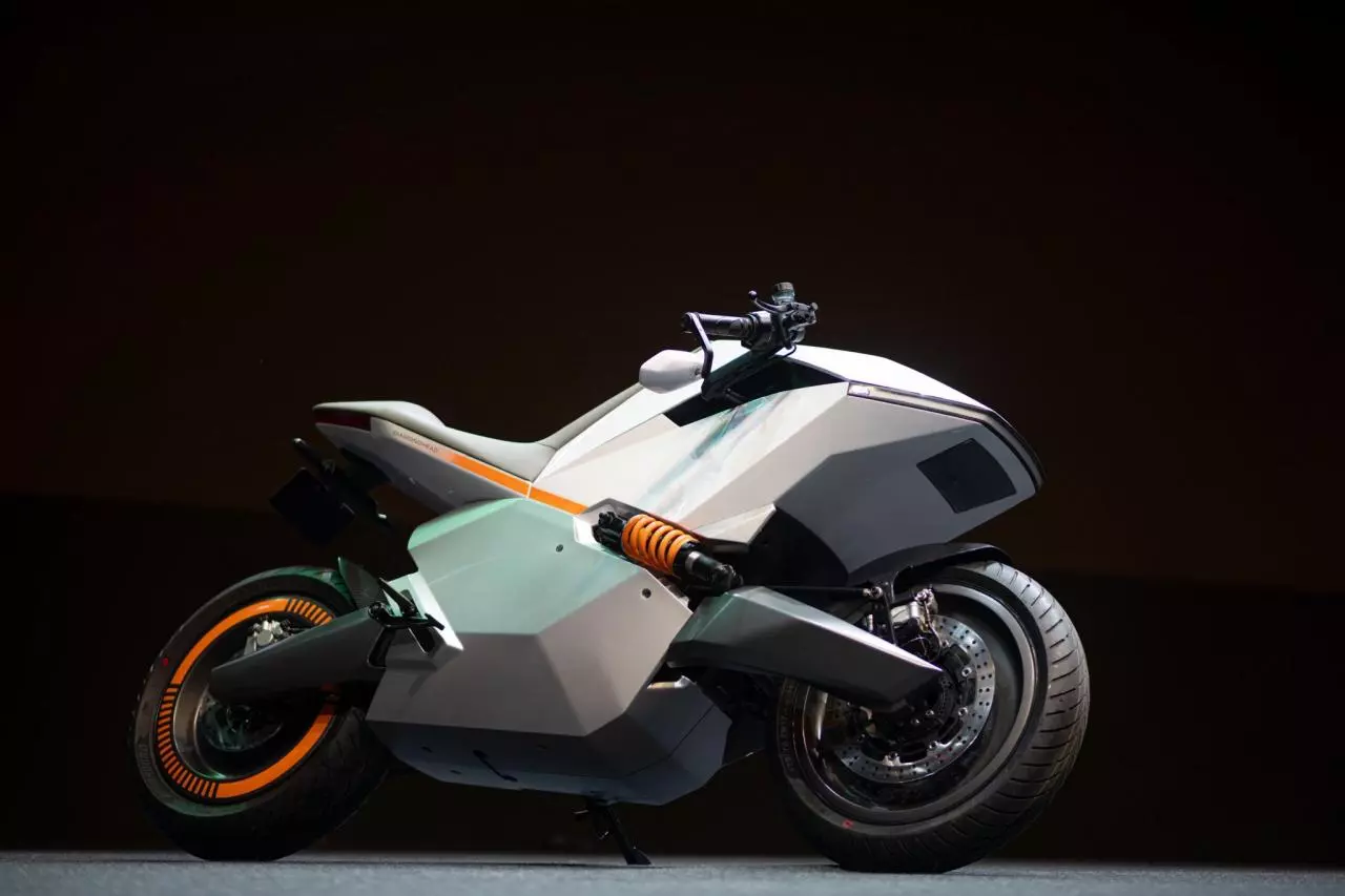The Diamondhead prototype shows an exposed monoshock up front and bar-end mirrors, while retaining the hub-center steering from the concept