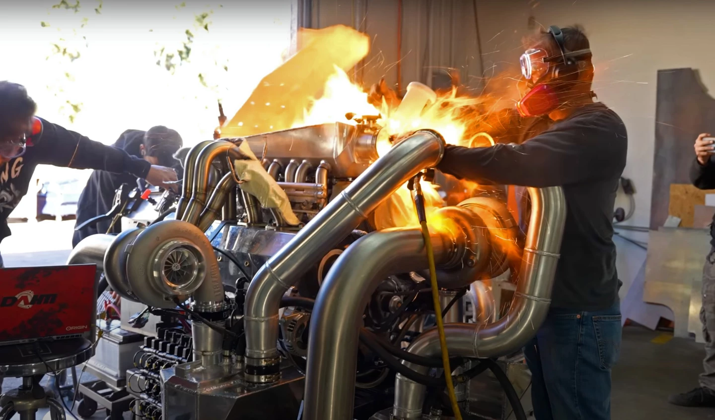 Watch: 12-rotor turbo Y-config megaWankel engine roars to life