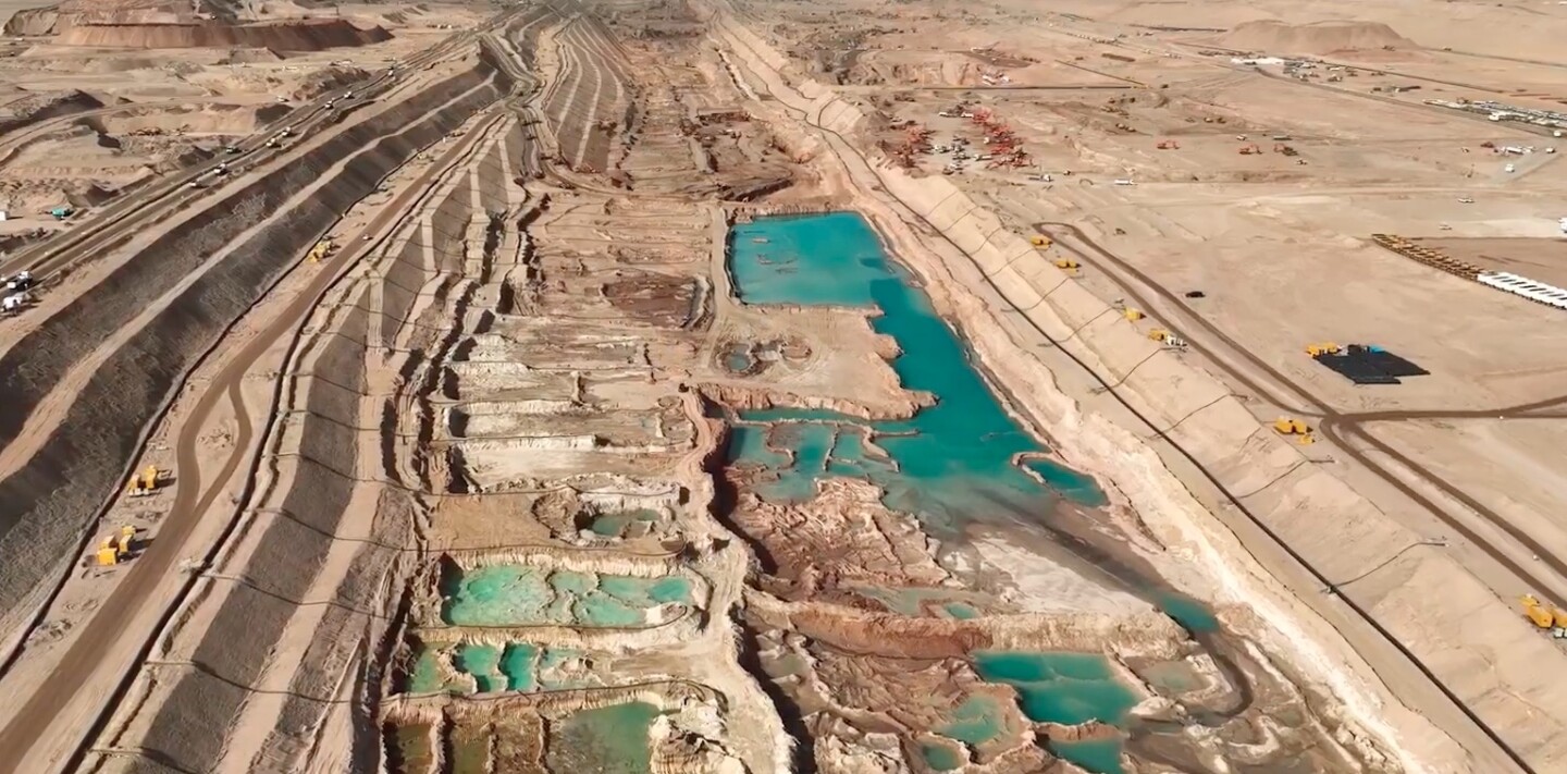 La Línea tomará la forma de un edificio rectangular con espejos en el desierto de Arabia Saudita.