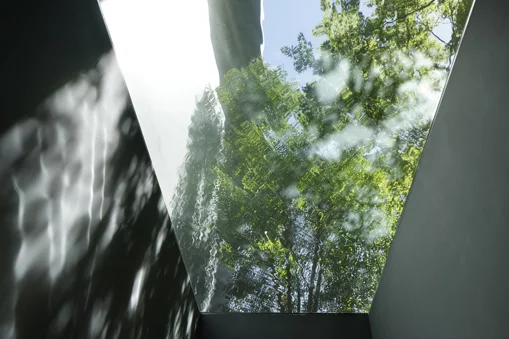 Filtered light also enters the house through a water basin skylight (Image: Hiroshi Nakamura & NAP)