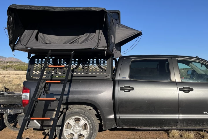When we first saw the bright orange on the ladder treads on Topoak's site, we thought they were safety strips for better nighttime visibility, but they're actually various warning labels – still boost visibility, though