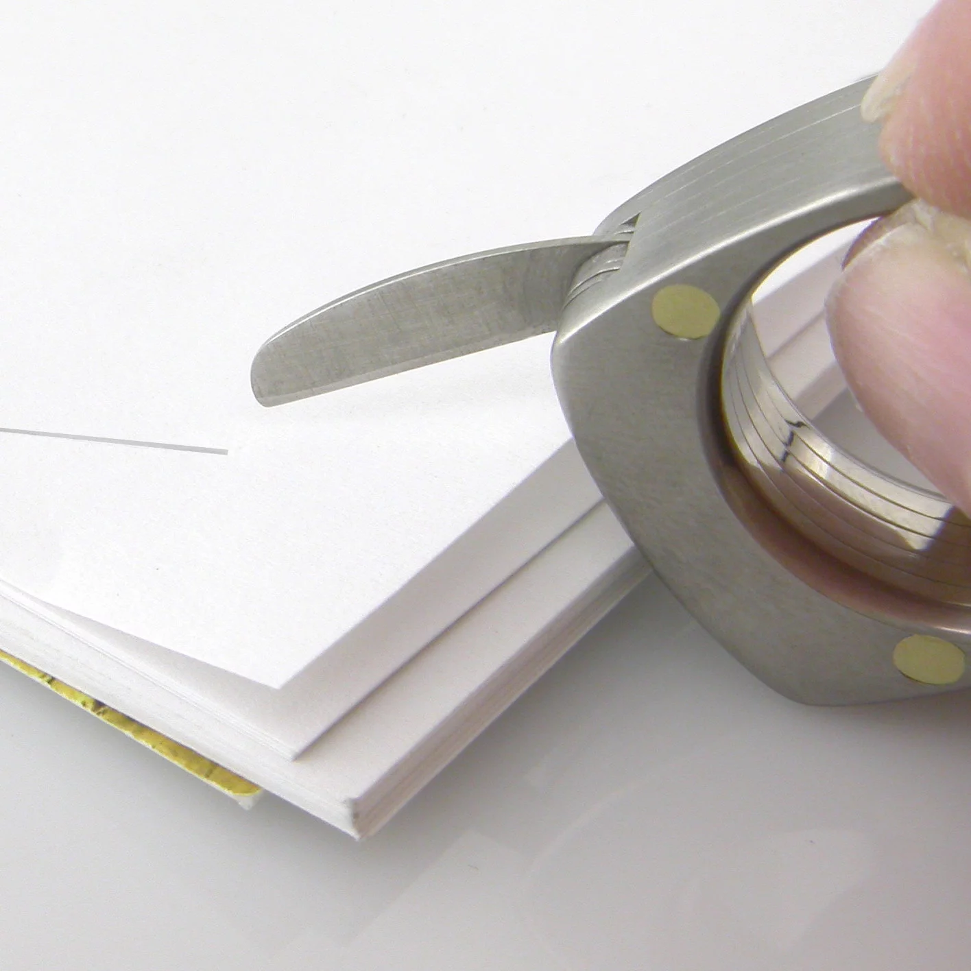 The Titanium Utility Ring's straight blade