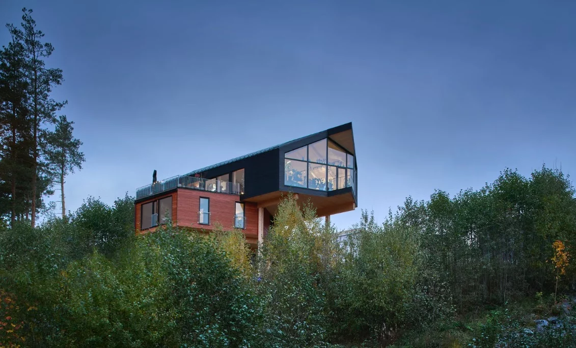 House Dokka is perched on massive wooden columns anchored firmly into the rock