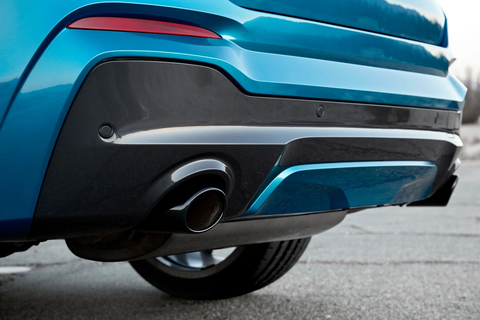 Dual exhaust are one of the giveaways that isn't your average X4