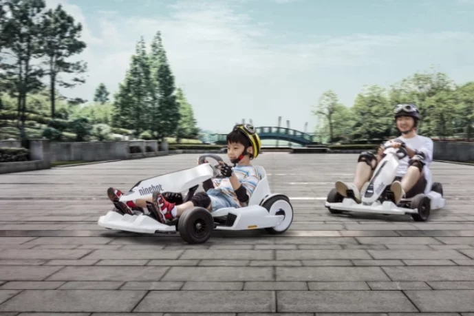 Fitted with mechanical handbrake, confident riders of the Ninebot Electric Gokart can also kick the back end out to add some flair to their manoeuvring