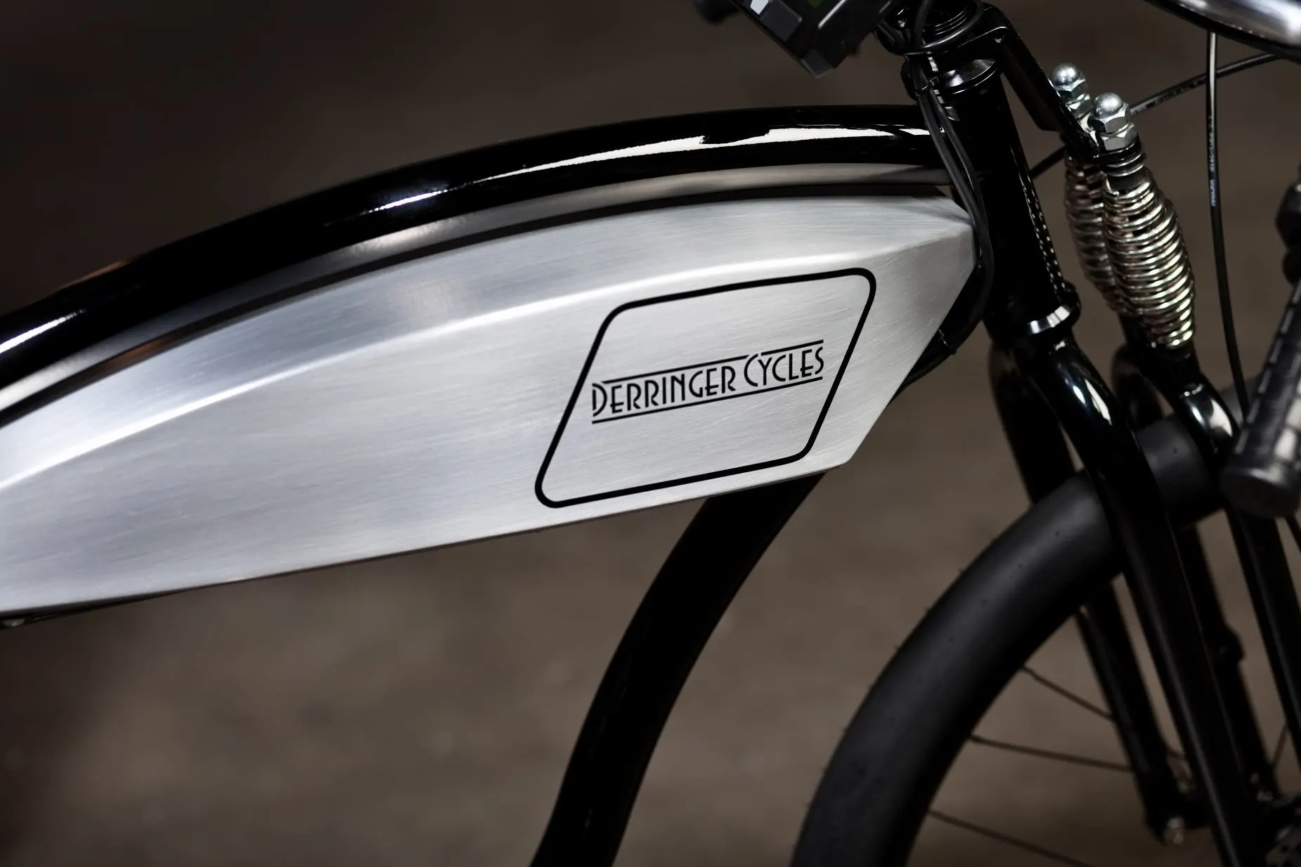 Derringer e-bikes take design styling cues directly from 1920s board-track racers
