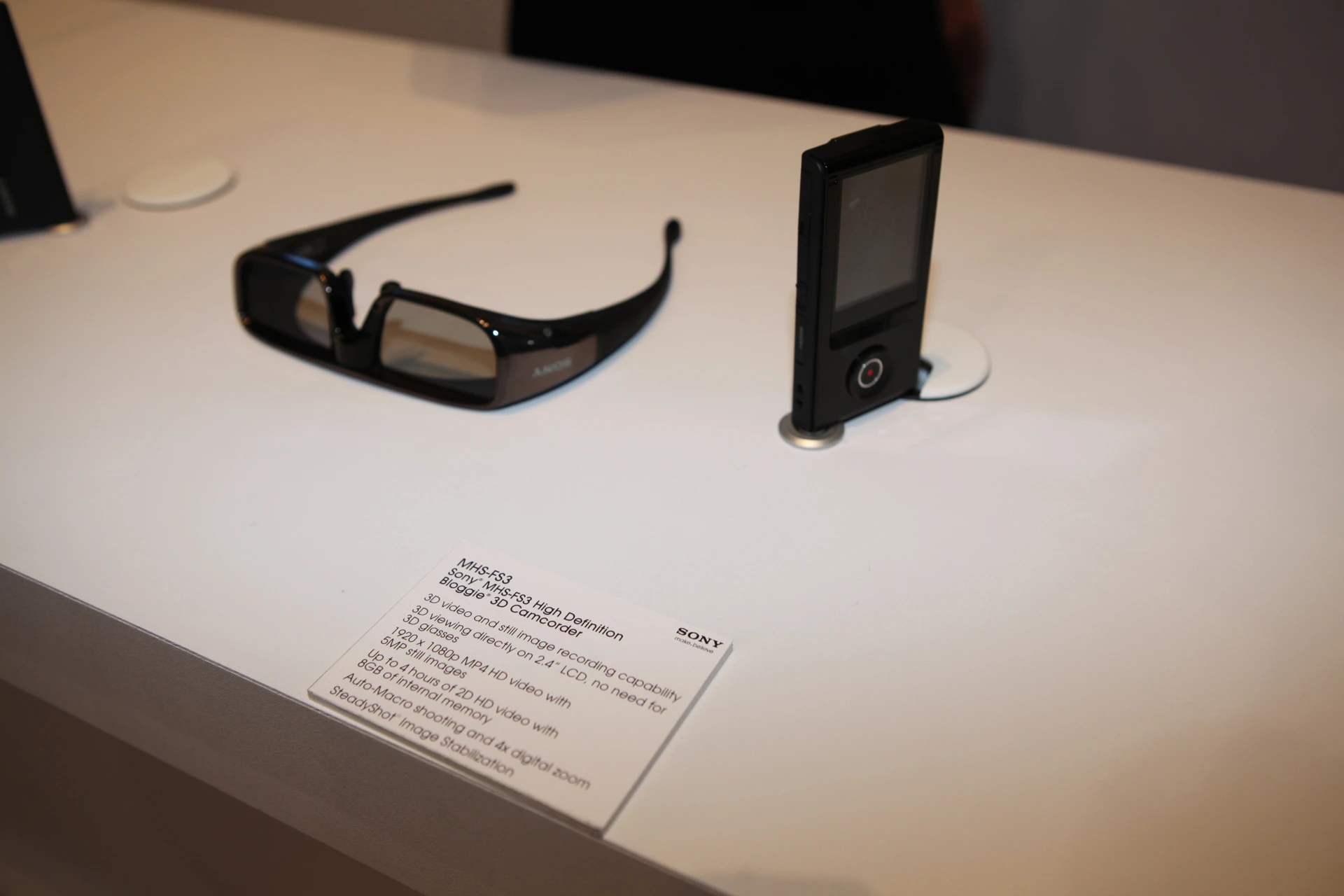 Backing up from the successful launch of Bloggie Touch in 2010 the company has boosted the affordable compact platform with the addition of 3D technology and dual screen capabilities