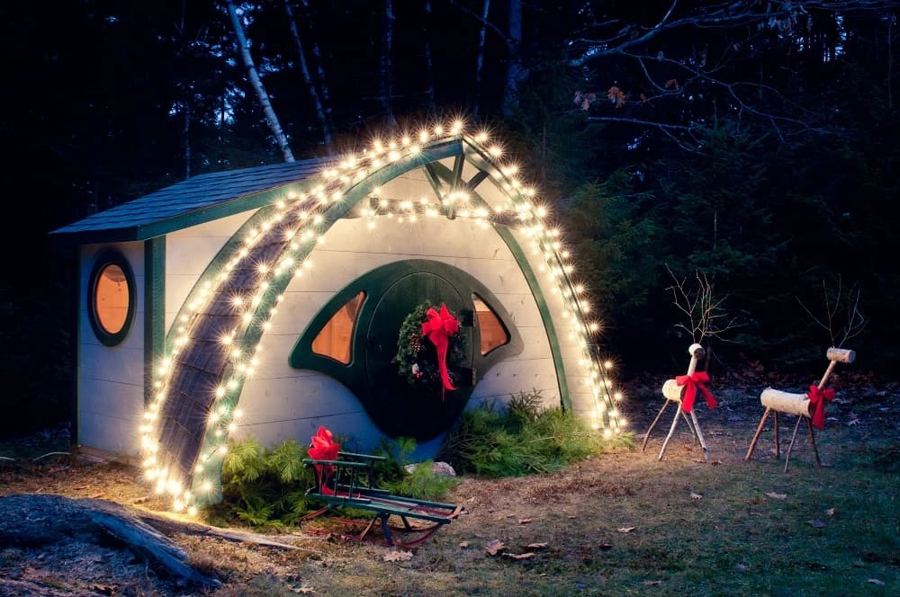 US-based Wooden Wonders is a small family-run business that designs and produces hobbit homes to suit a variety of needs