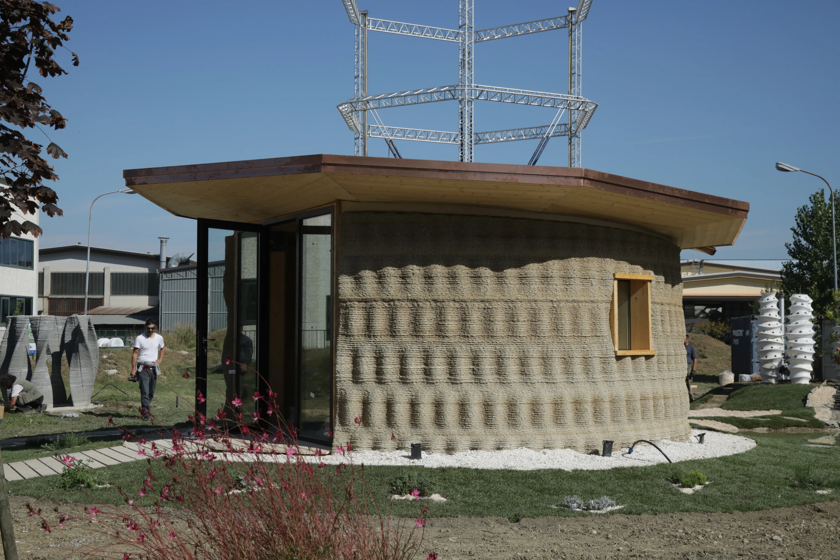 Gaia's €900 (roughly US$1,000) budget only covers the materials and not any labor costs