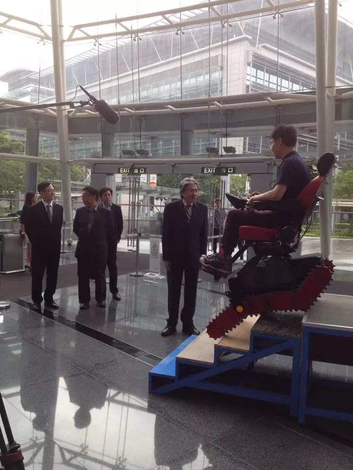 The gyroscope-based seat keeps the rider level