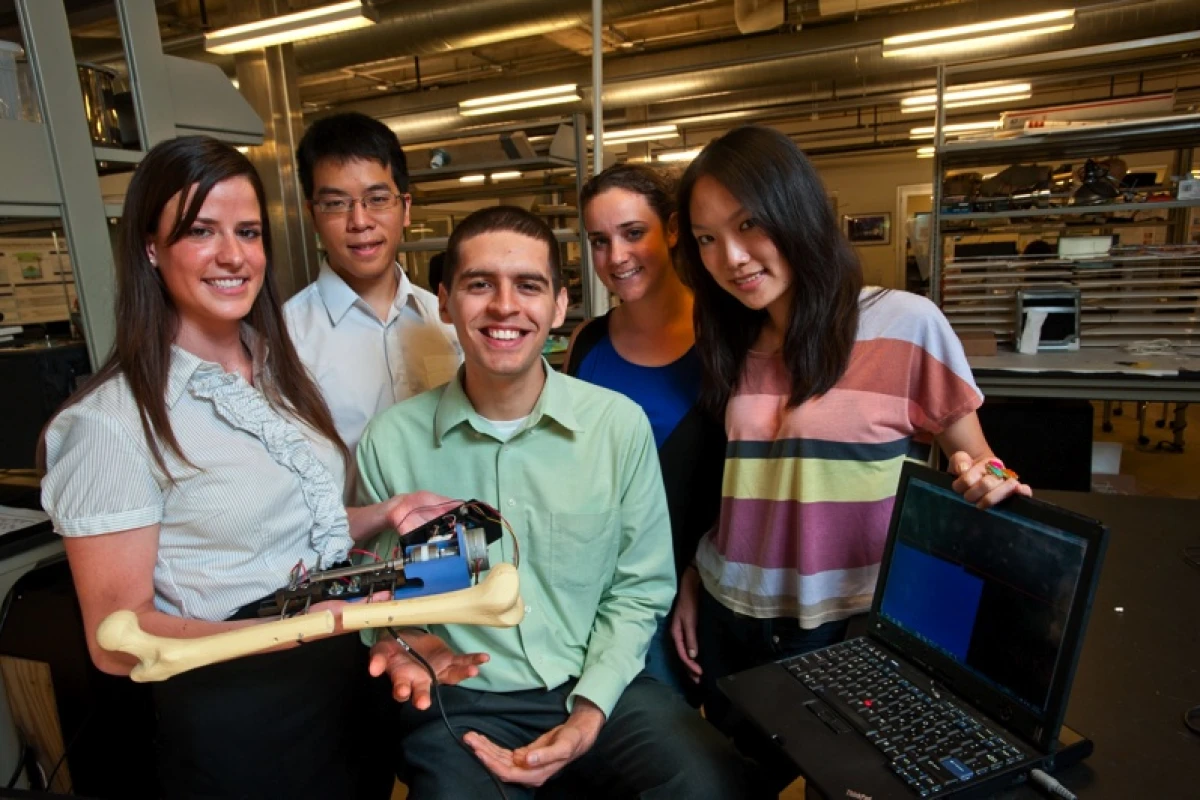 Students create automated bone-lengthening device