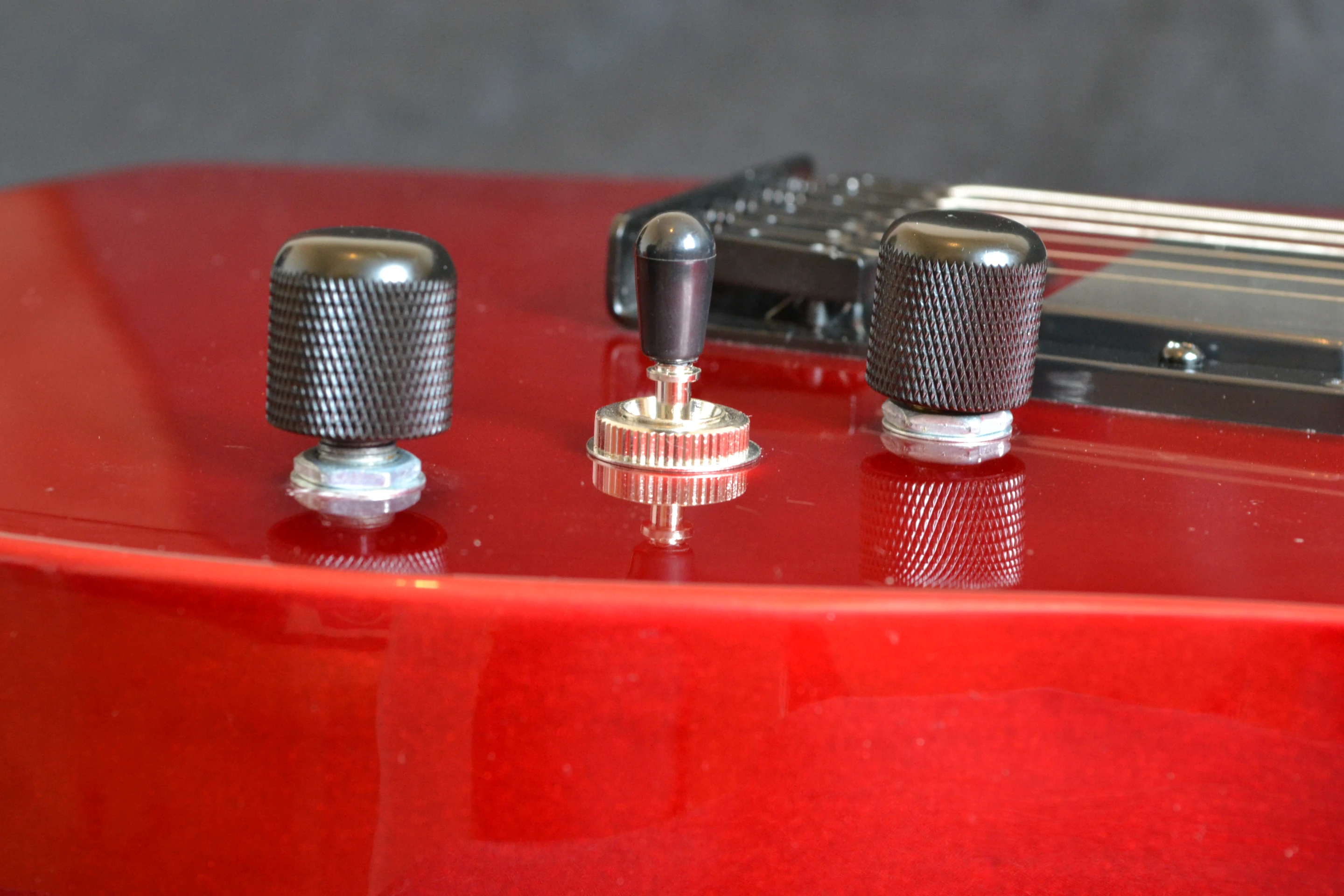 The Tone knob (left) is pushed down to activate the Auto-Tune system, there's a 3-way pickup selector center and the volume knob, which is pushed down to digitally tune the strings
