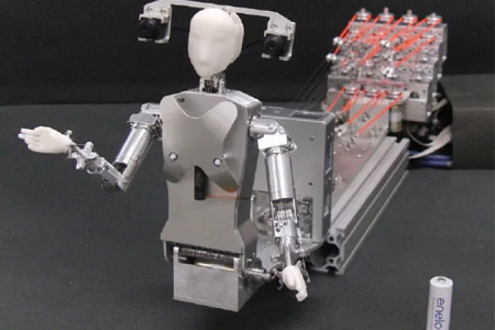 The MH-2 telepresence robot mimics the movements of its remote operator (Photo: Yamagata University)