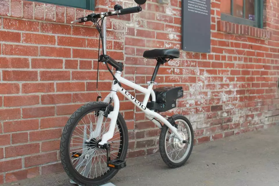 The LIFEbike weighs 15 kg, or about 33 pounds