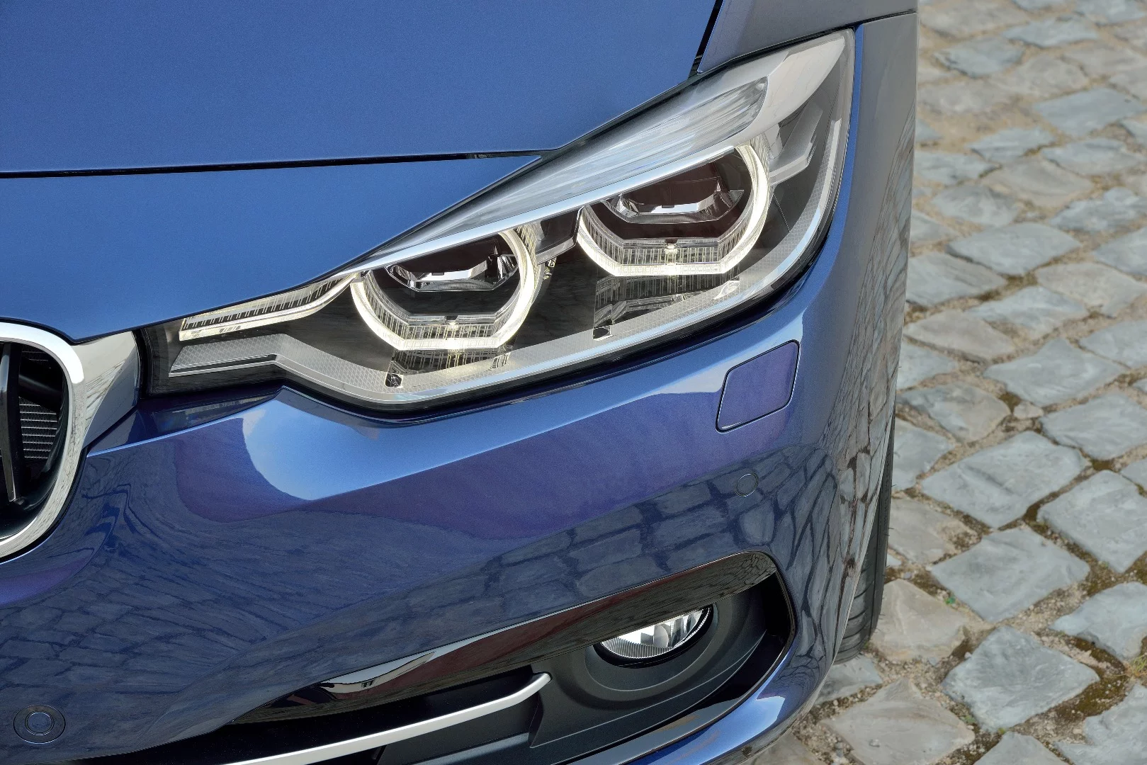 Full LED headlamps are an option