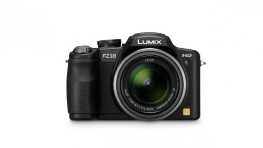 The Panasonic DMC-FZ38 has a similar body to the previous FZ28
